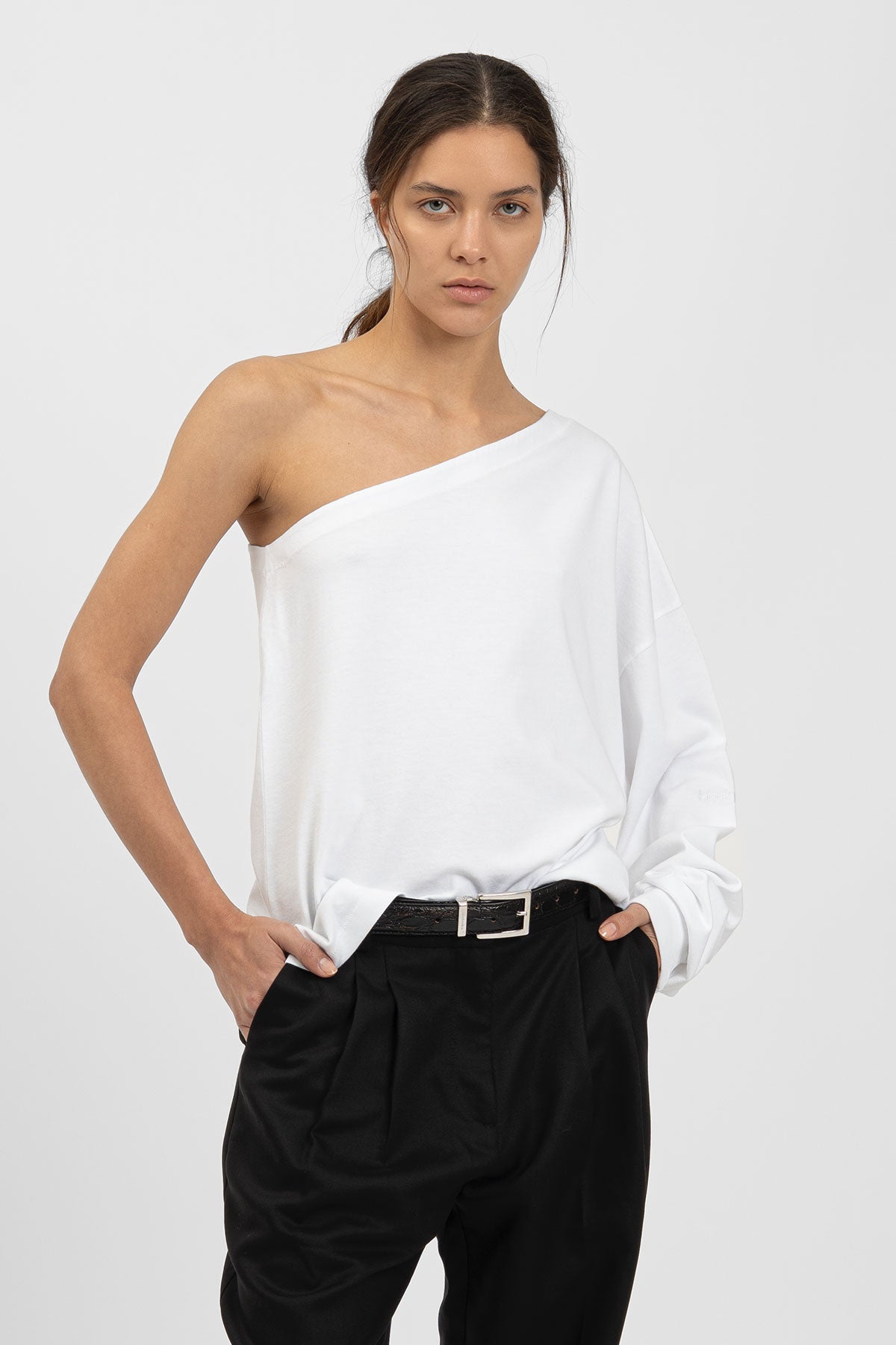 bp ICONIC 016 One Shoulder White