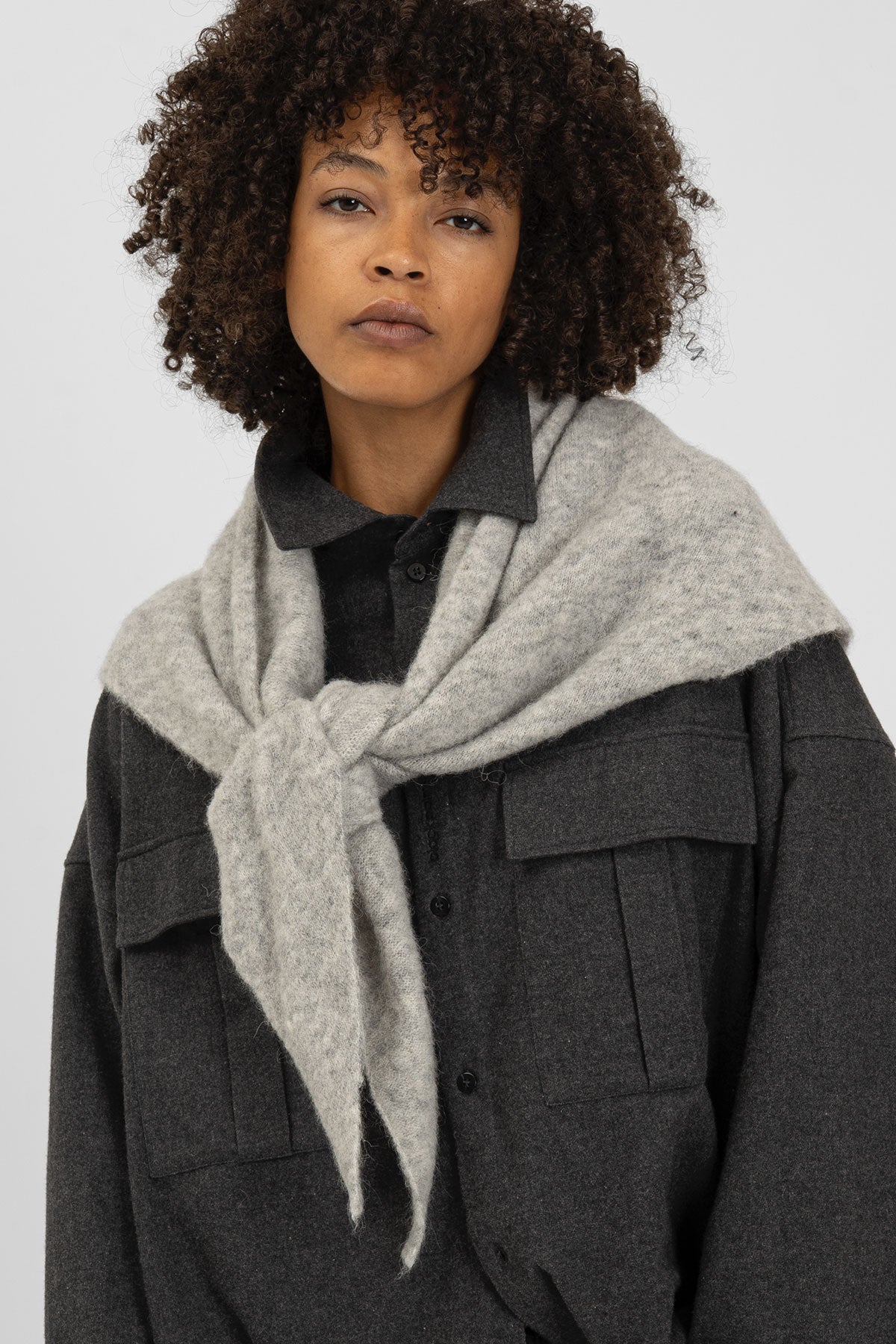 TRIANGLE Maxi Scarf Light Grey